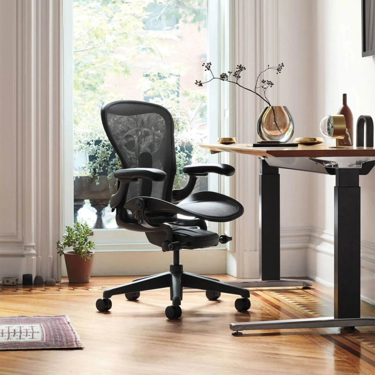 AERON Onyx HERMAN MILLER