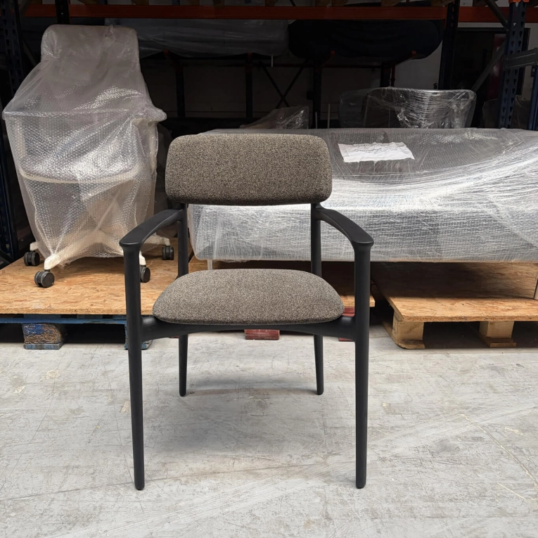 Chaise Occasion CURVE Noir/Gris piètement bois Noir POLIFORM