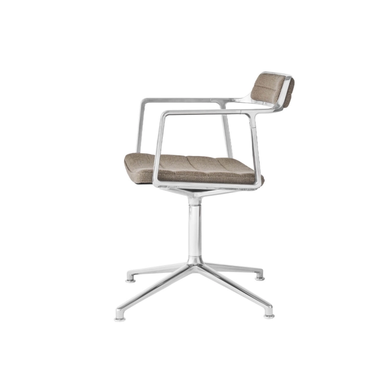 Chaise SWIVEL CHAIR 452 sur patins Tissu sable foncé / Aluminium poli VIPP