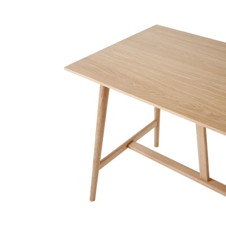 High Table IN BETWEEN SK25 Oak AND TRADITION