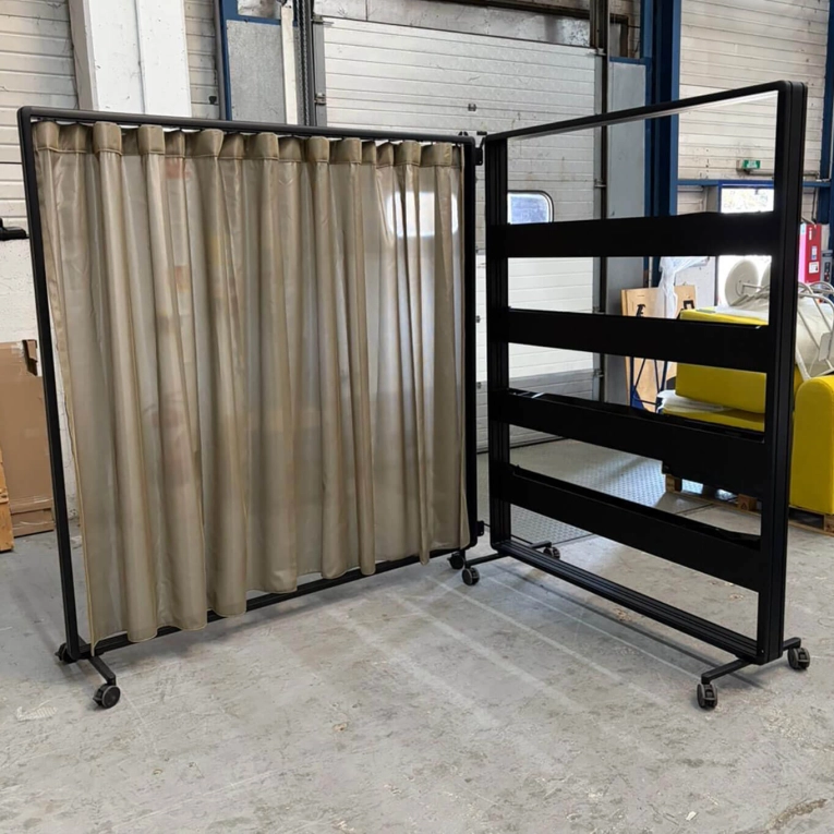 Séparateur PATIO Noir Rideau / Jardinière CASCANDO