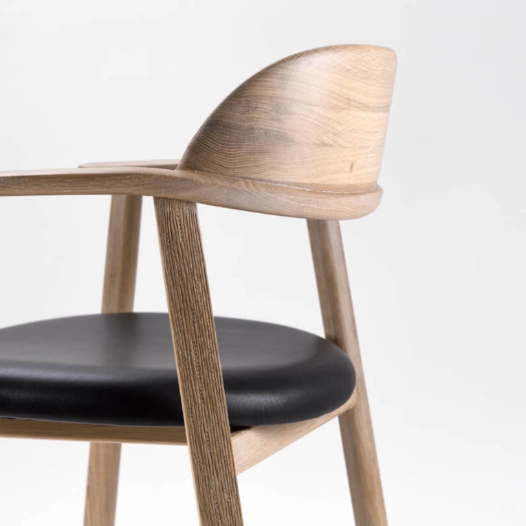 Chaise MATI cuir Nappa 10000 Noir chêne blanc ZANAT