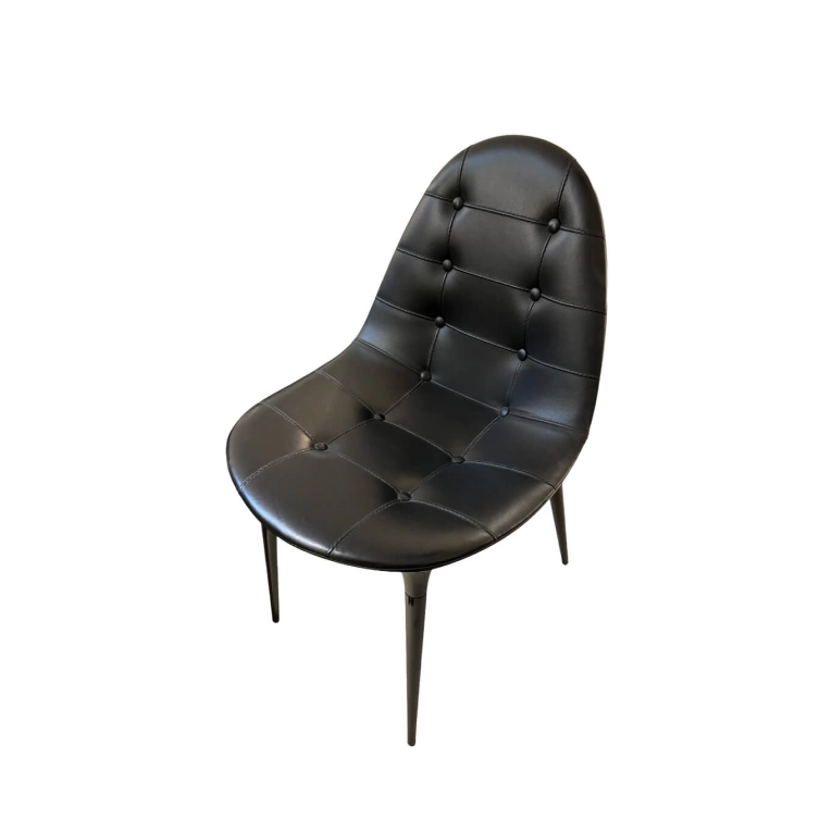 Chaise 245 CAPRICE Cuir matelassé Noir CASSINA