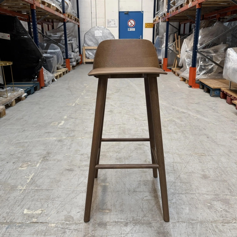 Tabouret haut NERD BARSTOOL Brun foncé MUUTO