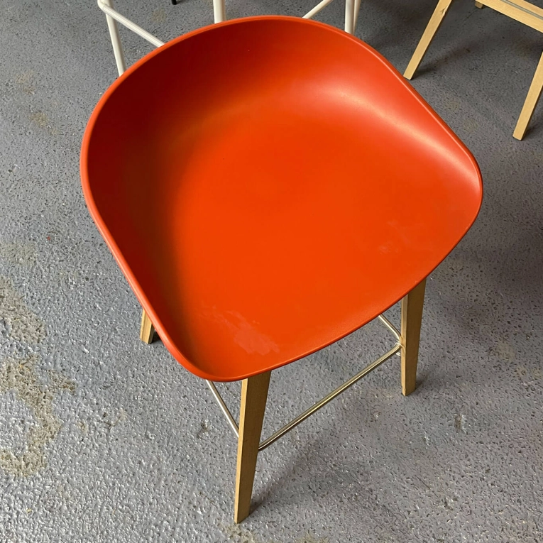 ABOUT A STOOL AAS 32 Rouge orangé HAY