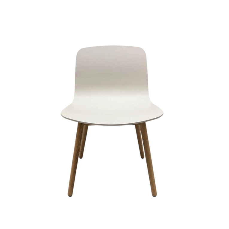 Chaise ABOUT A CHAIR AAC 12 Blanc pieds bois HAY