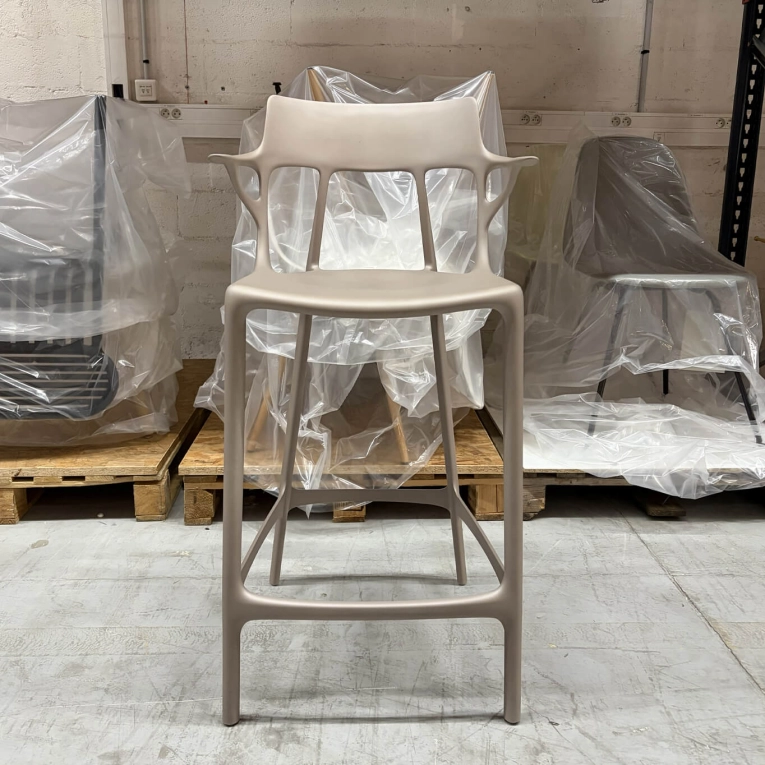 Tabouret haut A.I. RECYCLED Gris KARTELL