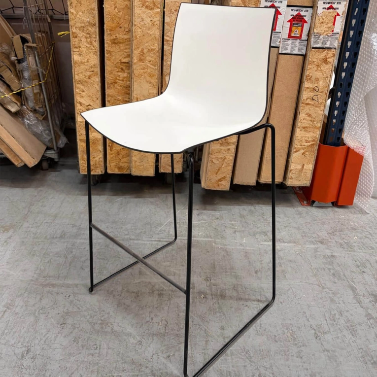 CATIFA 46 piètement luge bicolore Blanc / Noir ARPER