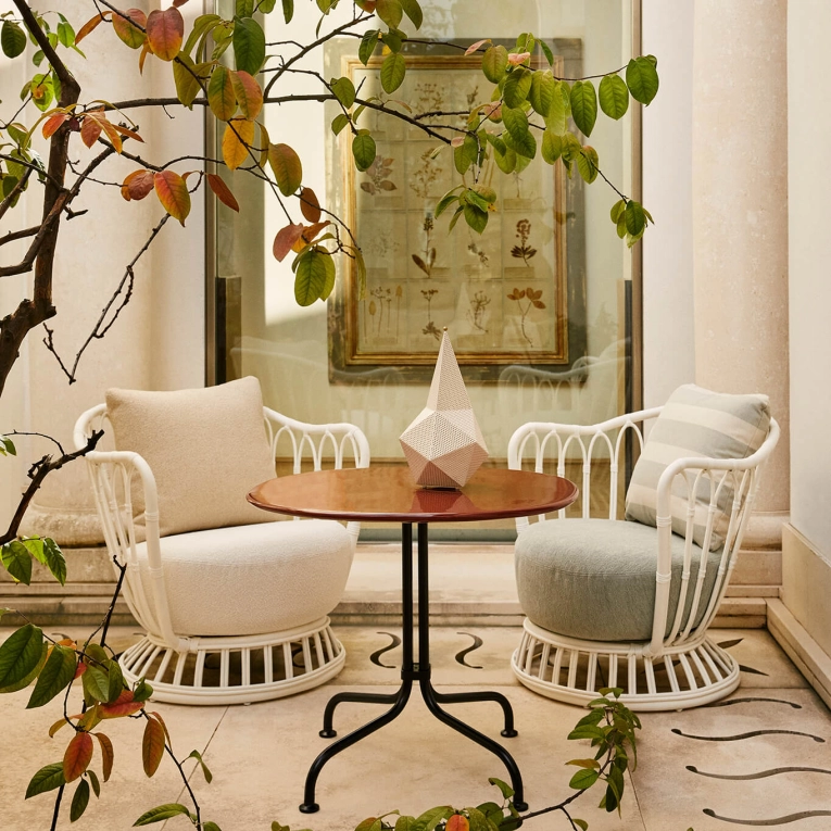 Table basse extérieure CARMEL BISTRO H 63 Rouge roche GUBI