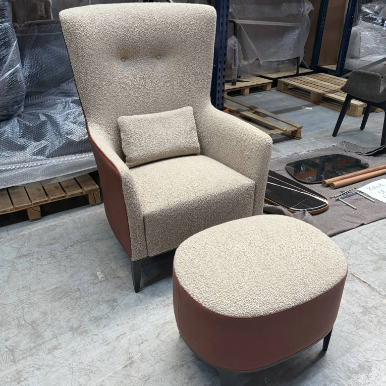 Fauteuil GENTLEMAN RESERVED & Pouf GENTLEMAN POLIFORM