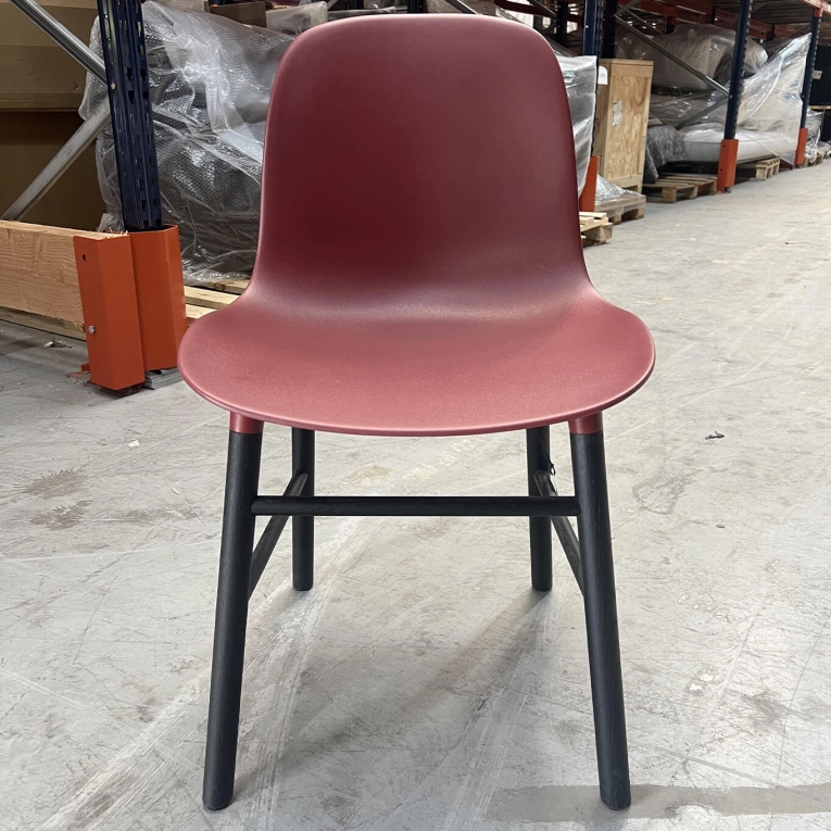 Chaise FORM CHAIR rouge NORMANN COPENHAGEN