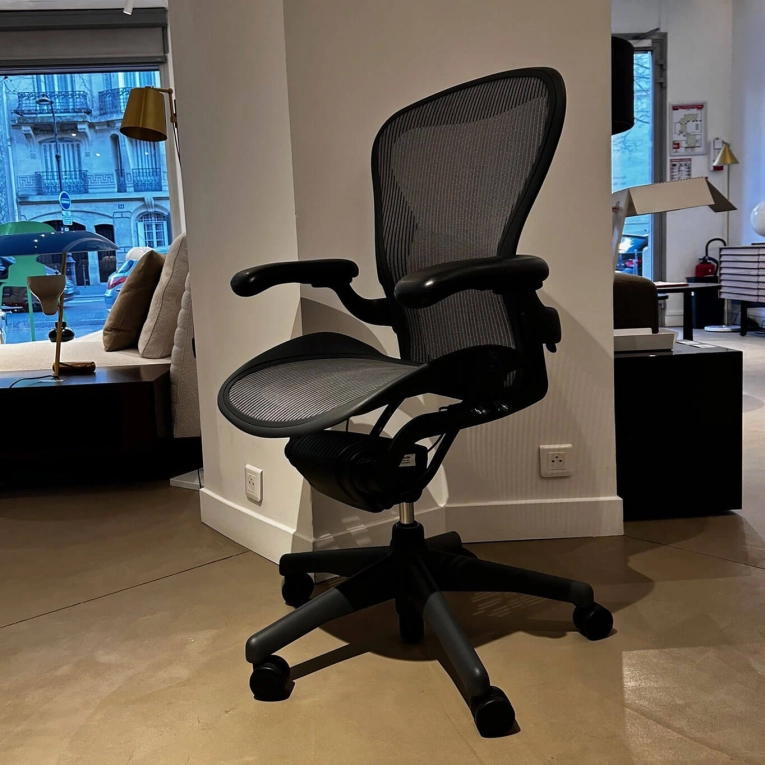 AERON Graphite HERMAN MILLER