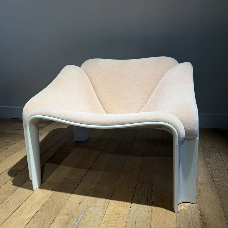 Fauteuil F300 Alpaca Rose GUBI