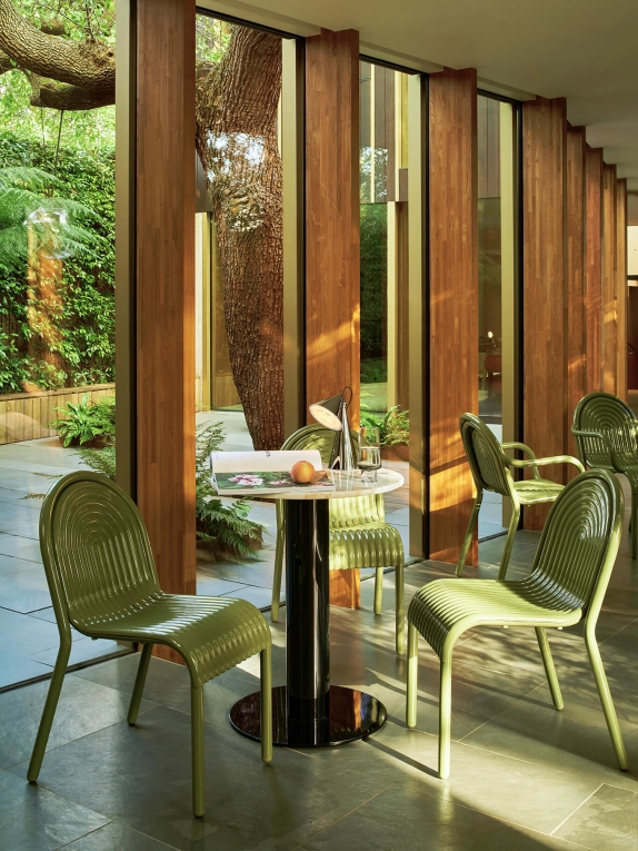 Chaise extérieure Groove Side Mousse TOM DIXON