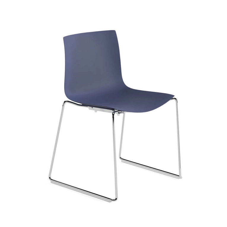Chaise CATIFA RE 46 Piétement luge Bleu nuit ARPER