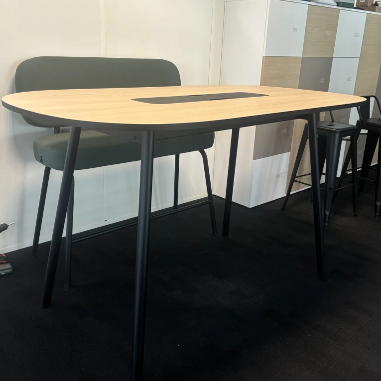 Bench Ensemble Table et sièges PULLY CASCANDO