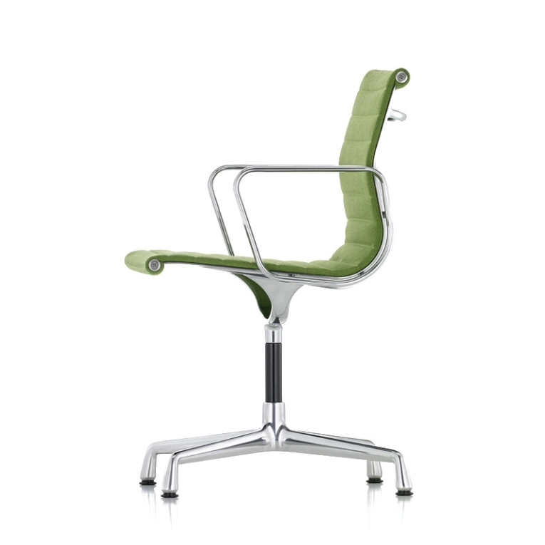 Chaise ALUMINIUM CHAIR EA 104 Pivotant Vert pré/ forêt VITRA