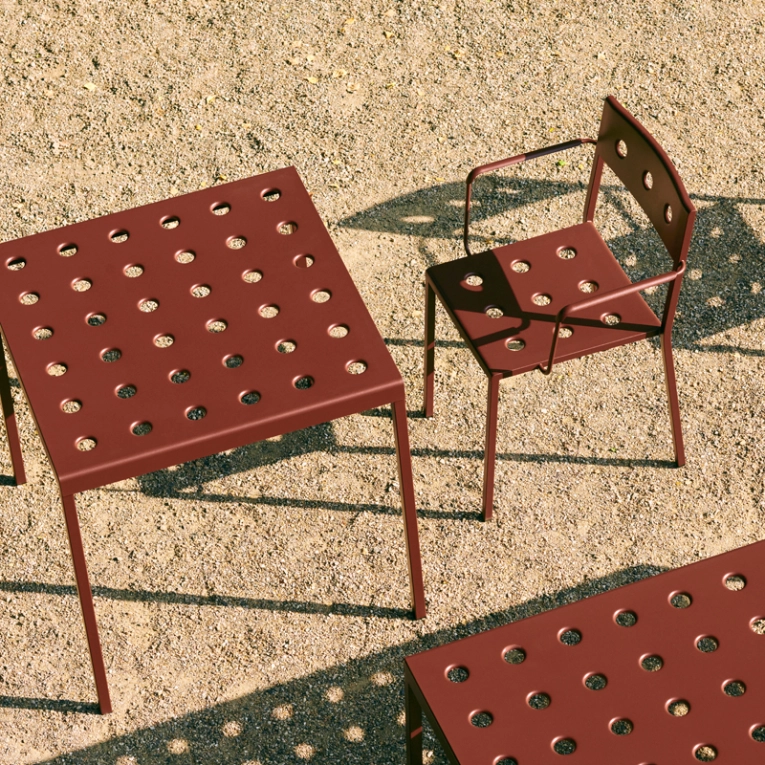 Table extérieur Table BALCONY 75x76 Rouge fer HAY
