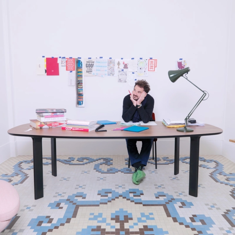 Table ANALOG L185 Plateau noyer  pieds noir FRITZ HANSEN