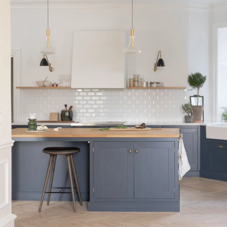 Tabouret haut HIGH STOOL Chêne Sirka gris/ cuir noir MATER