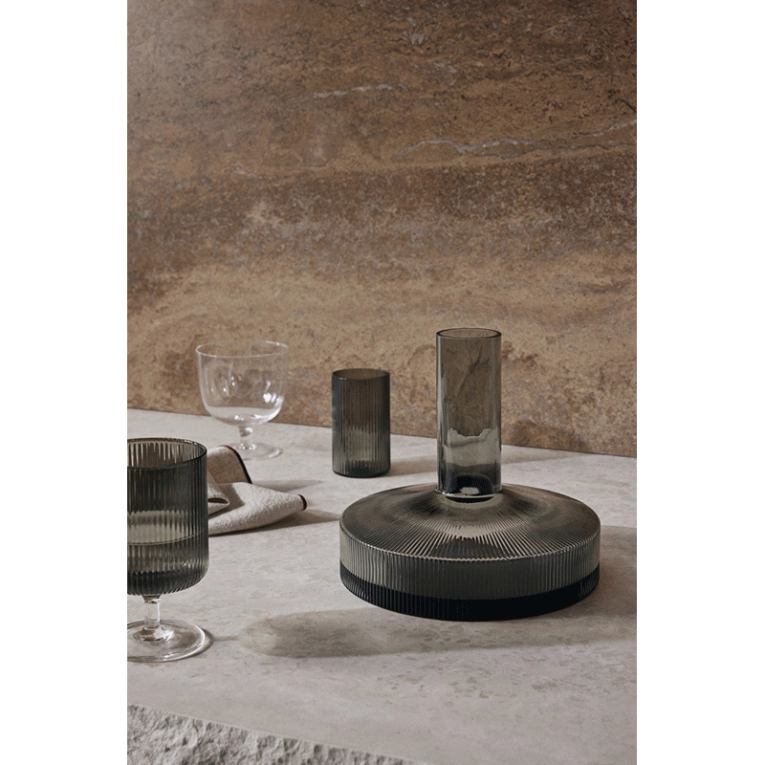 Carafe & verre Carafe à vin RIPPLE Fumé FERM LIVING