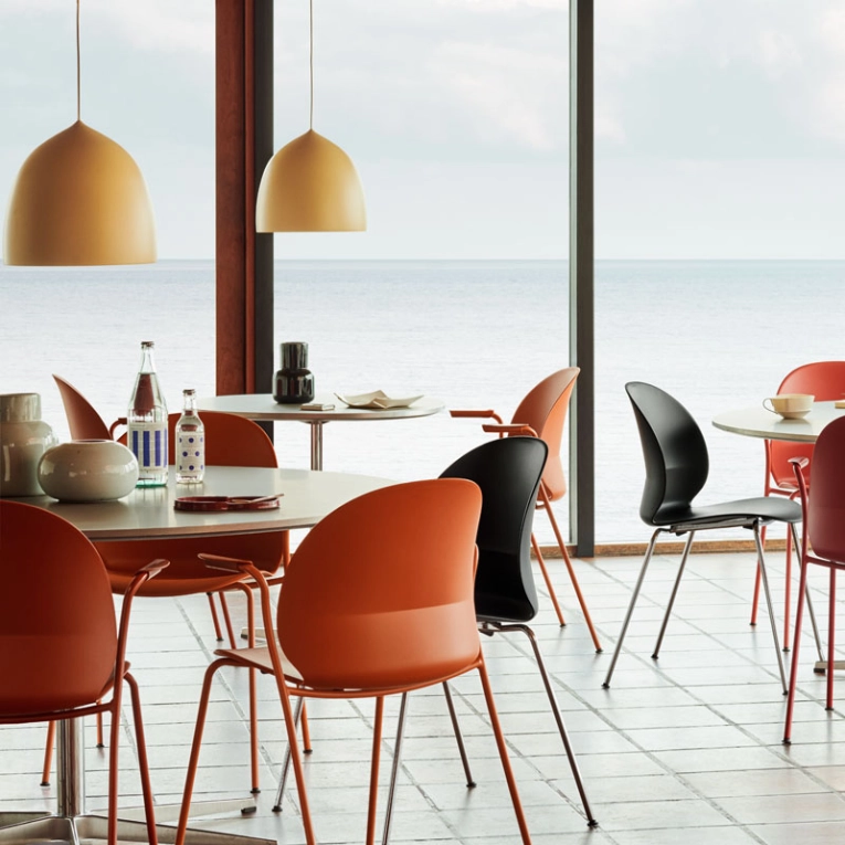 Chaise N02 RECYCLE 4 pieds Orange foncé FRITZ HANSEN
