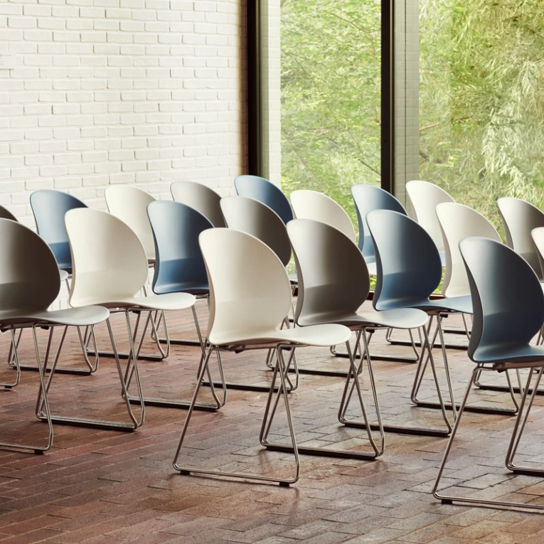 Chaise N02 RECYCLE piétement luge Blanc cassé FRITZ HANSEN