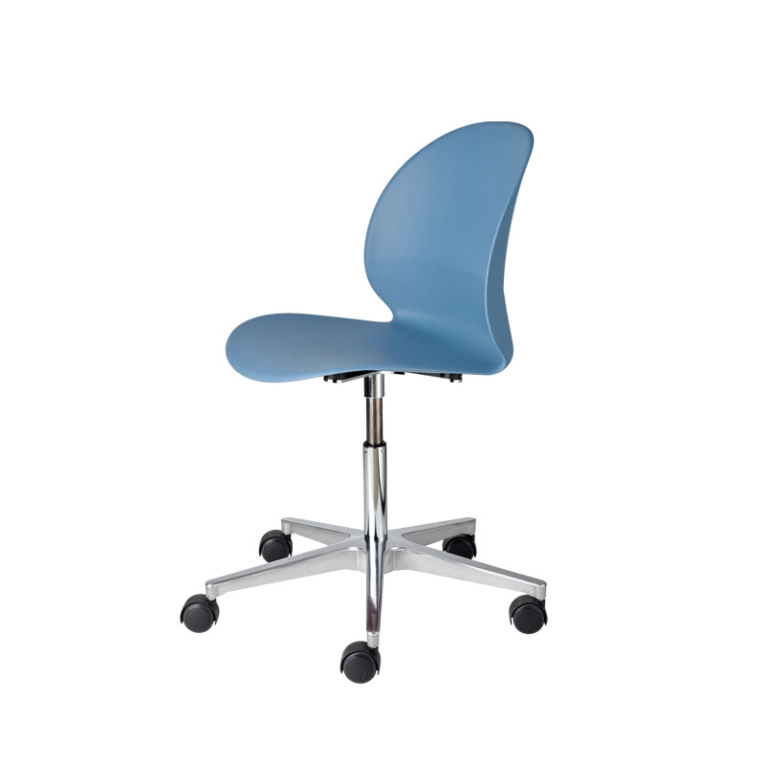 Chaise N02  RECYCLE piètement roulettes Bleu clair FRITZ HANSEN