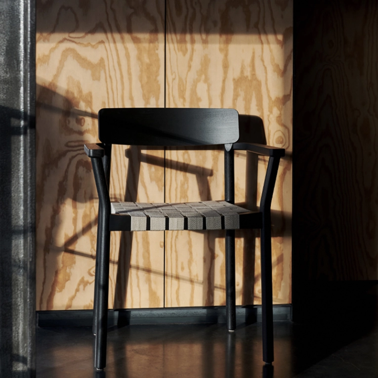 Chaise BETTY TK9 Noir/naturel AND TRADITION