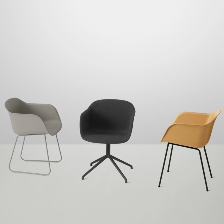 Chaise FIBER ARMCHAIR pied central coque cuir Cuir noir  Pied noir MUUTO
