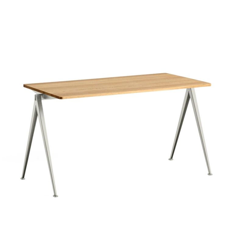 Table PYRAMID 01 Chêne laqué clair/ beige HAY