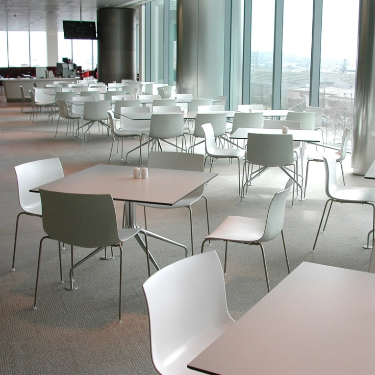 Chaise CATIFA 46 4 pieds Noir ARPER