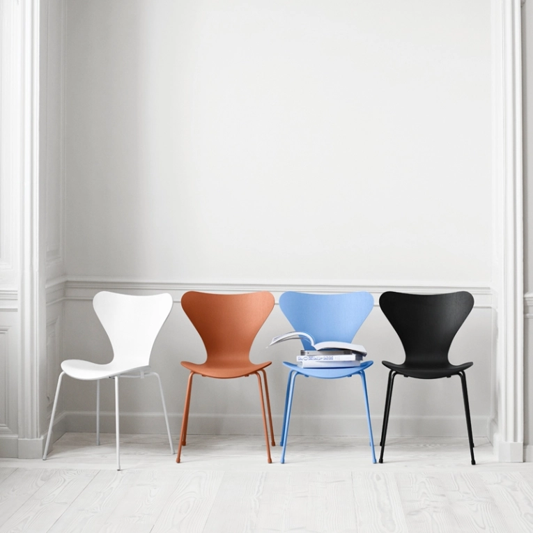 Chaise SERIE 7 Monochrome Noir FRITZ HANSEN