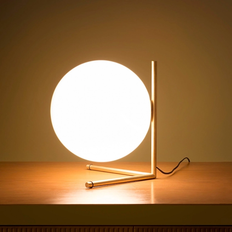 Lampe à poser IC T2 Laiton FLOS