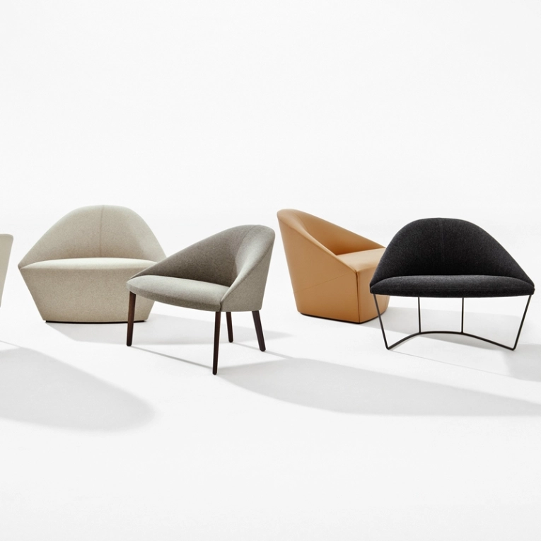 Fauteuil COLINA M pieds bois Bleu 756 ARPER