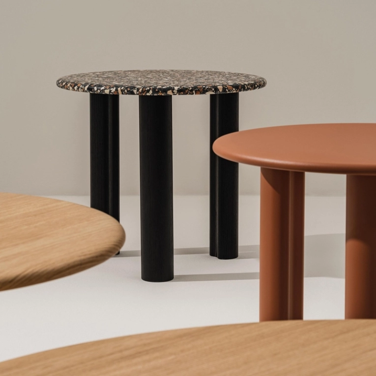 Table d'appoint guéridon GHIA Ø 50 3 pieds terrazzo Terrazzo foncé/ chêne noir ARPER