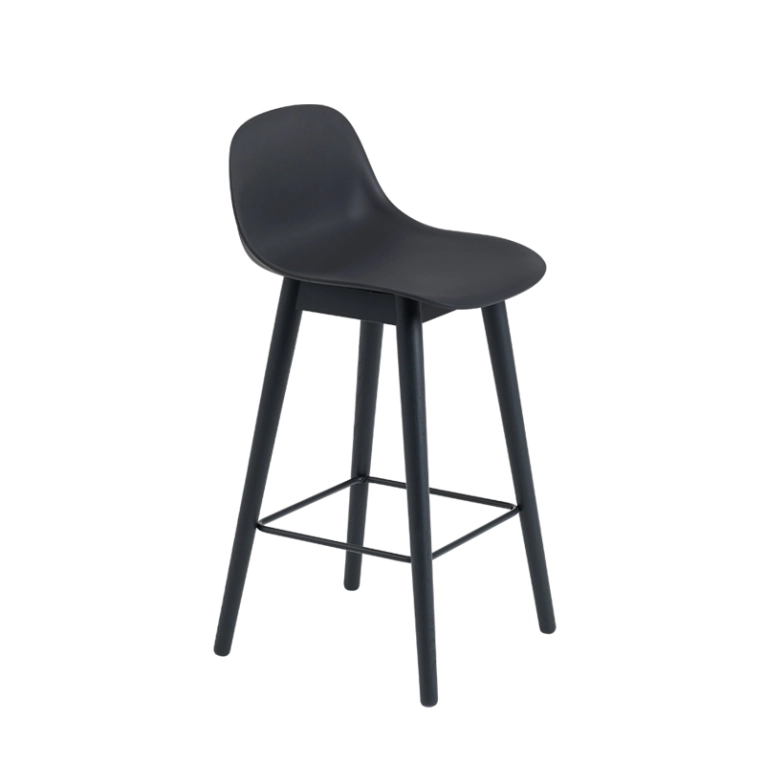 Tabouret haut FIBER BAR STOOL Avec dossier pieds bois H65 Noir MUUTO