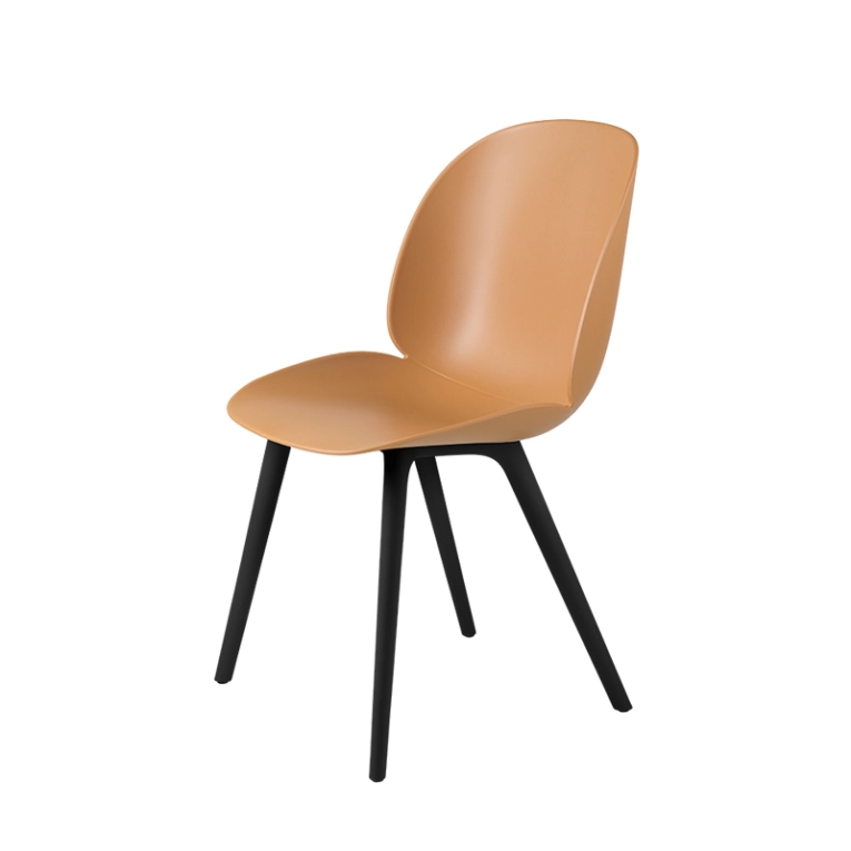 Chaise BEETLE PLASTIQUE Marron ambre GUBI