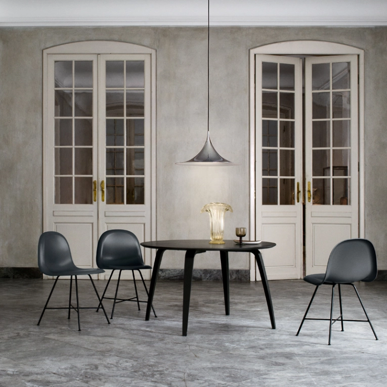 Table GUBI DINING ROUND Frêne noir GUBI