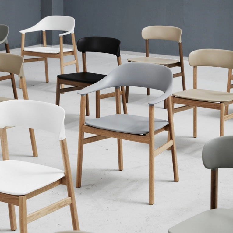 Chaise HERIT CHAIR Noir Normann Copenhagen