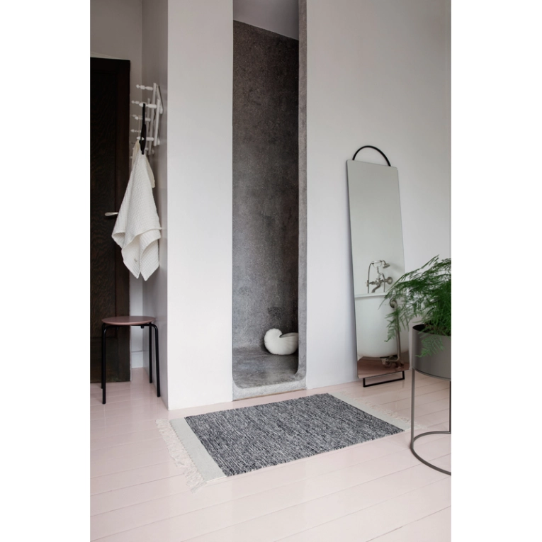 Miroir Miroir ADORN Noir FERM LIVING