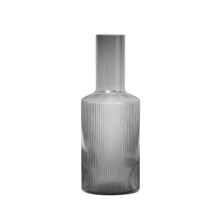 Carafe & verre Carafe RIPPLE Gris fumé FERM LIVING