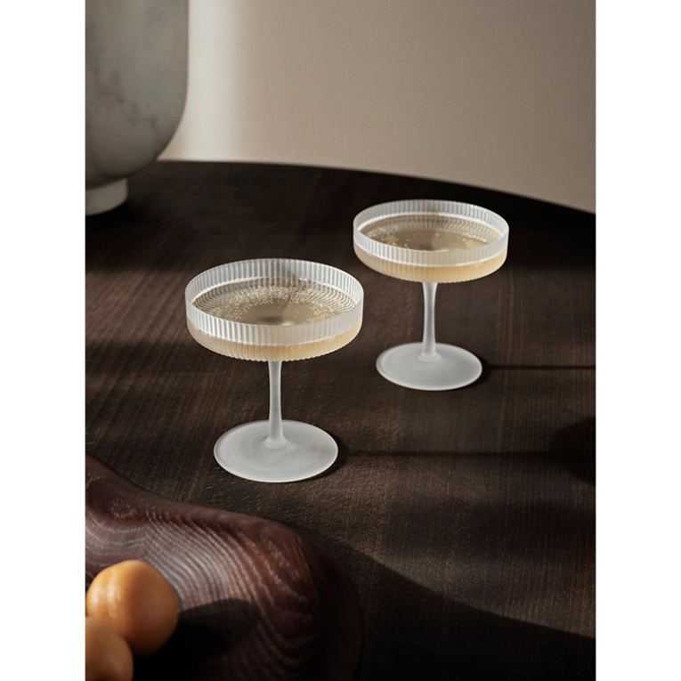 Carafe & verre Set de 2 coupes à Champagne RIPPLE Givré FERM LIVING