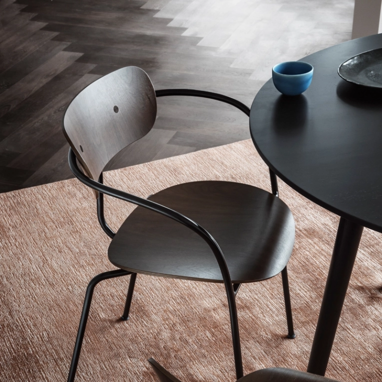 Table IN BETWEEN SK4 Noir AND TRADITION