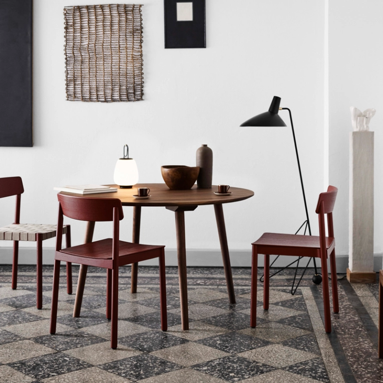 Table IN BETWEEN SK4 Noyer AND TRADITION