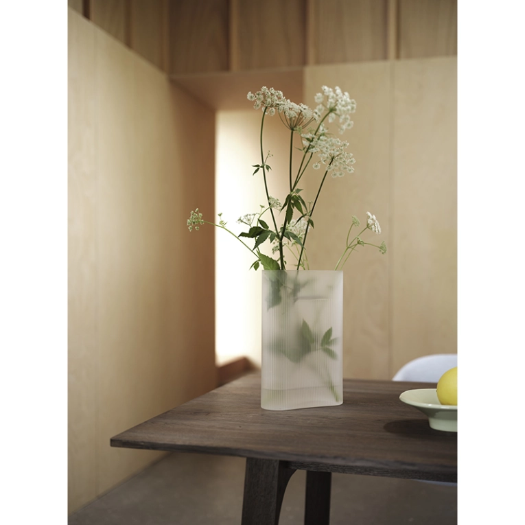 Vase VASE RIDGE Verre H 35 Bleu clair MUUTO