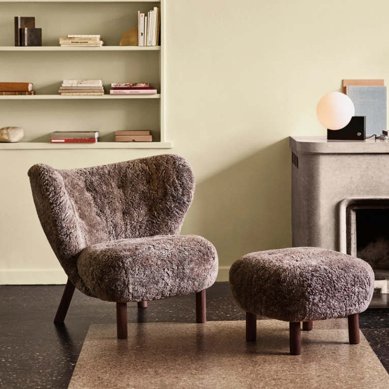 Fauteuil LITTLE PETRA VB1 & Pouf ATD1 Sheepskin Sahara AND TRADITION