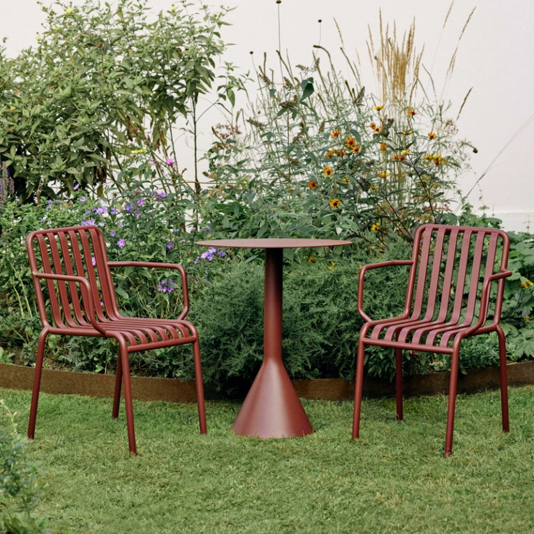 Table extérieur PALISSADE CONE Rouge fer HAY