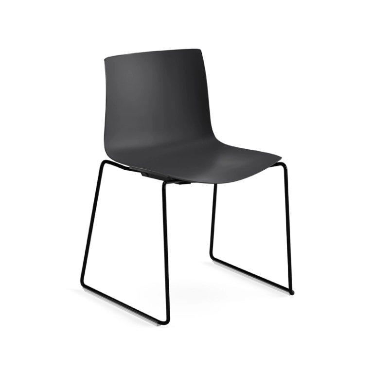 Chaise CATIFA 46 piètement luge Noir ARPER