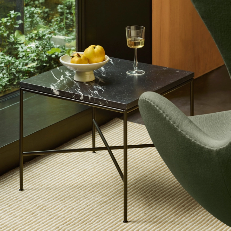 Table d'appoint guéridon PLANNER 45x45 Charbon FRITZ HANSEN